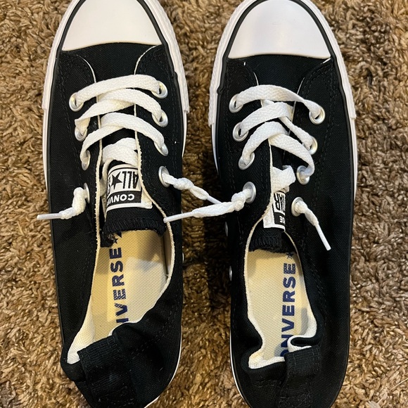 Converse. Size 7.5 - Picture 2 of 3